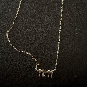 Elegant Gold Necklace with Sparkling Accents